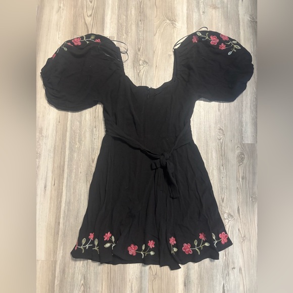 Miami Boho Style Peasant Dress with embroidered flowers - Picture 2 of 6